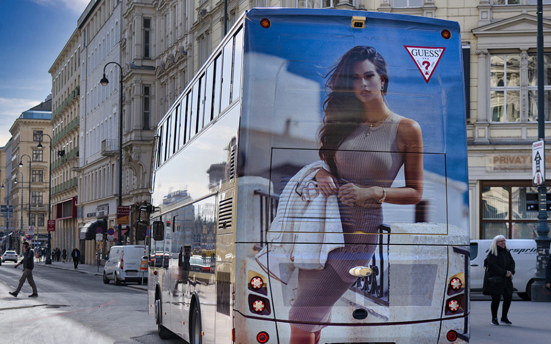 Angebot: Mit Out of Home auf Sightseeing Bussen in Berlin