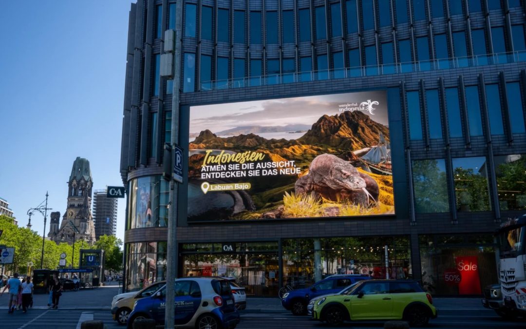 LED-Board und Sightseeing-Busse für Indonesien