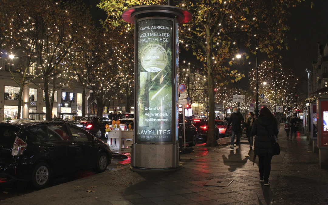 City Light Säulen: Der Dinosaurier der Werbeträger lebt – dreht und leuchtet nun