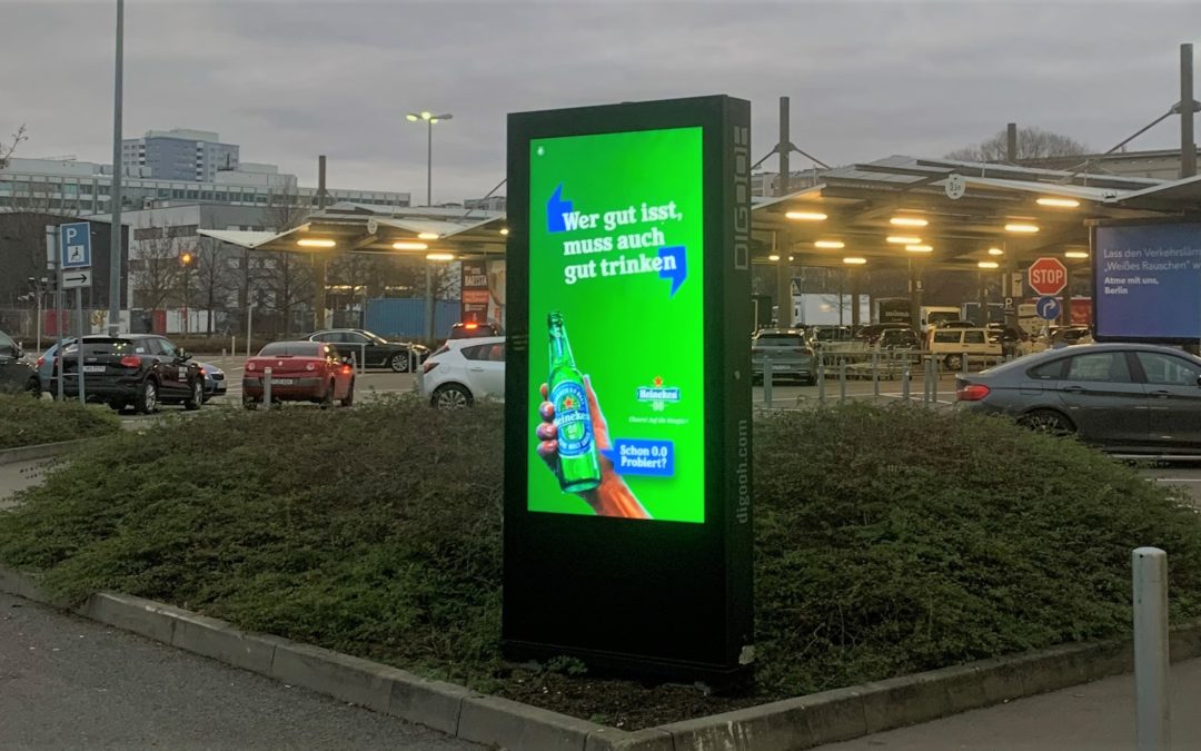 Out-of-Home advertising with digital screens directly at the PoS and touchpoint in Germany:  Advertise where customers like entrepreneurs and drivers buy.