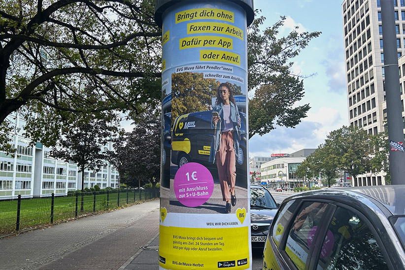 Litfaßsäulen Werbung - Säulenwerbung zeigt die BVG Muva.